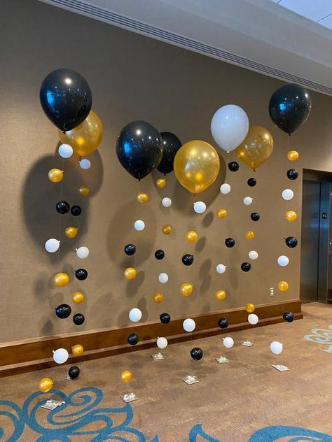 Senior Night Balloons High Schools, Centerpiece Ideas For Graduation Parties, Hoco Balloon Ideas, Congratulations Party Ideas Decor, Blue Black And Gold Graduation Party, Graduation Banquet Decorations, Graduation Decorations Backdrops, Balloons For Party, Cute Balloon Decorations