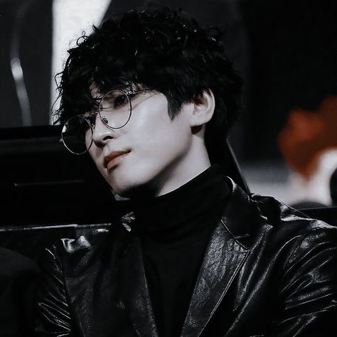 Wonwoo Black Icon, Wonwoo Black Aesthetic, Wonwoo Dark Aesthetic, Wonwoo Widget, Seventeen Black Aesthetic, Widget Icon Kpop, Wonwoo Icons Aesthetic, Seventeen Dark Aesthetic, Wonwoo Seventeen Icon