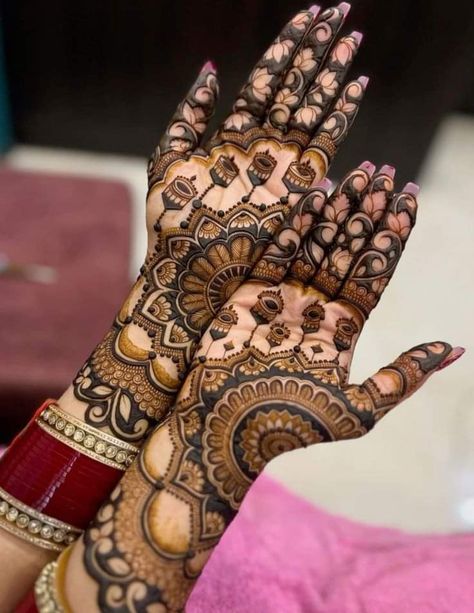 Mehndi Designs For Front Hand, Easy And Simple Mehndi Designs, Mehndi Design Stylish, Latest Mehndi Designs Wedding, Mehndi Design Arabic, Stylish Mehndi Design, Rajasthani Mehndi, Rajasthani Mehndi Designs, Bridal Mehndi Design