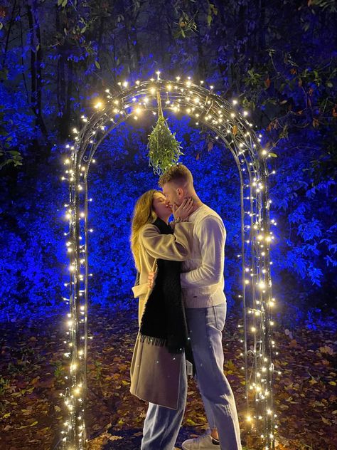 love christmas mistletoe xmas aesthetic couplegoal couple kiss aesthetic inspo inspiration rome italy Mistletoe Picture Couple, Mistletoe Aesthetic Kiss, Under The Mistletoe Aesthetic, Couples Kissing Under The Mistletoe, Christmas Dates Aesthetic, Winter Date Aesthetic, Christmas Romance Aesthetic, Cute Couples Christmas Pictures, Mistletoe Aesthetic