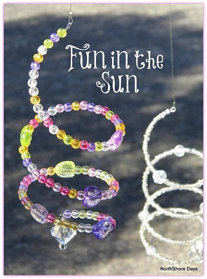 Craft idea for a meeting  For the "light" Spiral Sun Catchers...make into any shape. Stars would be cute Spiral Sun, Carillons Diy, Diy Suncatchers, Crafts For Seniors, Camping Crafts, Indoor Activities, Fun In The Sun, Outdoor Art, Tutorial Diy