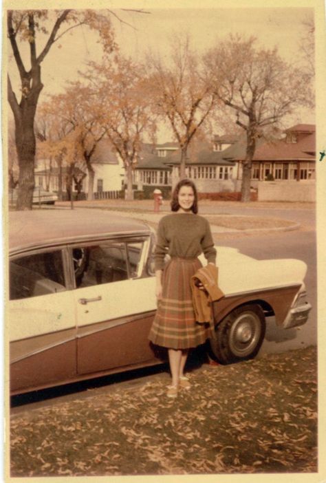 Early 1960s Fashion, 50s Aesthetic, 1950’s Fashion, Homecoming Queen, 20th Century Fashion, Days Gone, Vintage Fall, 1940s Fashion, 1960s Fashion