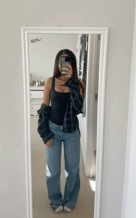 bodysuit from urban, jeans from pacsun, flannel from uniqlo!! fit check, cute outfits, aesthetic, fall, winter, back to school outfit Outfit Inspo Flannel, Outfits Aesthetic Fall, Cute Outfits Aesthetic, Bodysuit With Jeans, Urban Jeans, Flannel Outfits, Back To School Outfit, Aesthetic Fall, Back To School Outfits