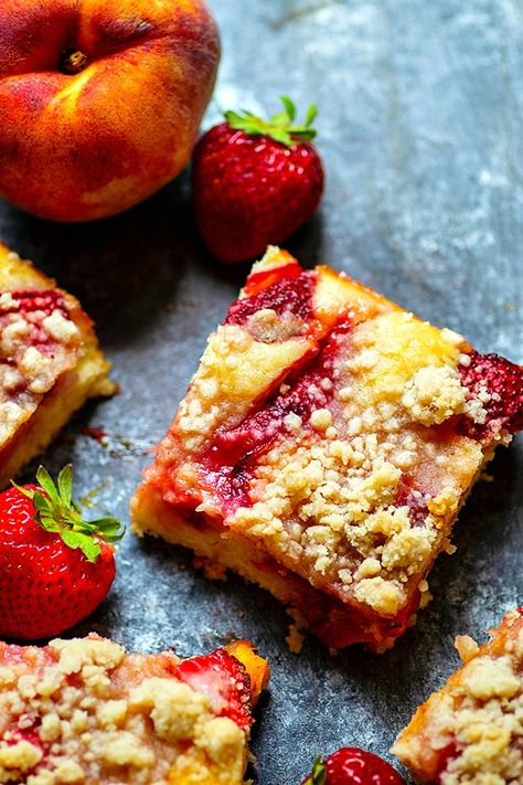 Peach Baking Ideas, Strawberry Buckle, Strawberry Peach Muffins, Peach Strawberry Dessert, Peach Strawberry Recipes, Peach Strawberry Cake, Summer Desserts Strawberry, Strawberry Peach Recipes, Strawberry Peach Cobbler