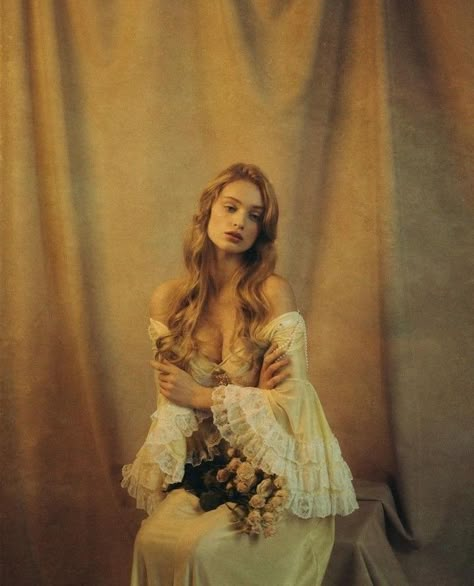 Goddess Photoshoot Poses, Vintage Inspired Photoshoot, Dreamy Photography, Photoshoot Concept, Shooting Photo, Branding Photoshoot, Pose Reference Photo, Pose References, Photoshoot Inspo