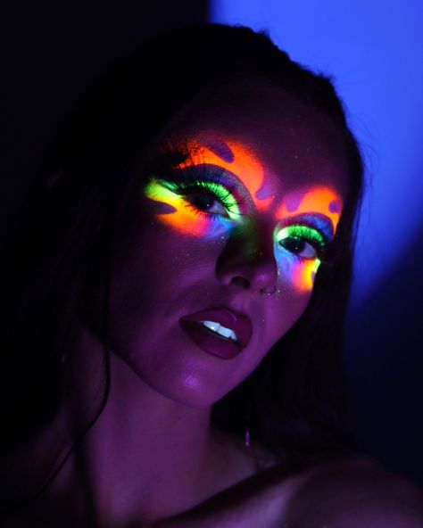 ib @naezrah & @abbyroberts   #creativemakeupideas #creativemakeuplooks #eyeshadowlooks #eyeshadow #makeup #makeuptutorial #makeuplover #makeupjunkie #makeupartist #alternativegirl #makeuplook #makeupideas #colorfulmakeup #colorfuleyemakeup #rainbowmakeup #rainboweyeshadow #brighteyeshadow #brighteyes #tiktokmakeup Gameday Face Paint, Glow Face Paint, Fnaf Makeup, Creative Eyeshadow, School Photoshoot, Rainbow Eyeshadow, Bright Eyeshadow, Bold Makeup Looks, Neon Makeup