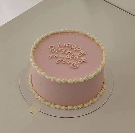 Cute And Simple Cakes, Cute Bday Cakes For Women, Circle Cake Designs Simple, Simple But Pretty Cakes, Minimal Pink Cake, Bday Cakes Aesthetic Pink, Simple Pink And White Cake, Aesthetic Pink Birthday Cake, Pink Cake Ideas Birthday Simple