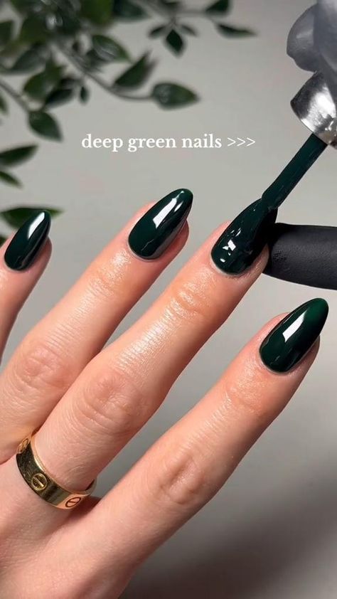 #BEAUTY, #RELATIONSHIPS #Fashion #Animals #Outfits #Winter Outfits #Animals Green Nails For Christmas, Dark Green Christmas, Blue Stiletto Nails, Shiny Nails Designs, Dark Green Nails, Super Cute Nails, May Nails, Cute Simple Nails, Classic Nails