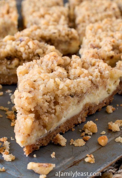 Cream Cheese Crumb Bars - Get all of the wonderful flavors in cheesecake in bar form with these easy Cream Cheese Crumb Bars! Smores Dessert, Crumb Bars, Coconut Dessert, Easy Cream, Family Feast, Brownie Bar, Fancy Pants, Skagen, Dessert Bars