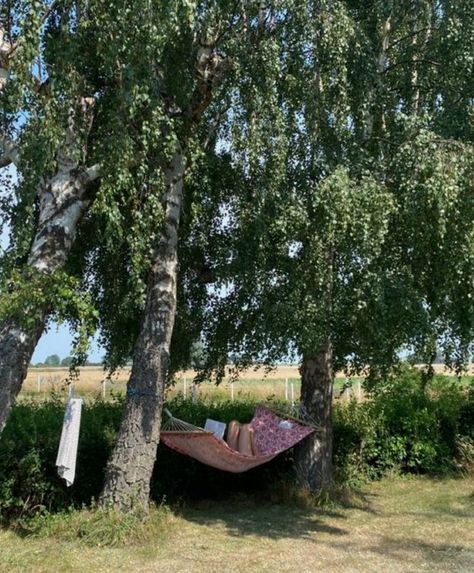 Cottagecore Field, Hammock Aesthetic, Aesthetic Ig Story Ideas, Aesthetic Ig Story, Tree Hammock, Midwest Summer, Swedish Girl, Ig Story Ideas, Swedish Summer