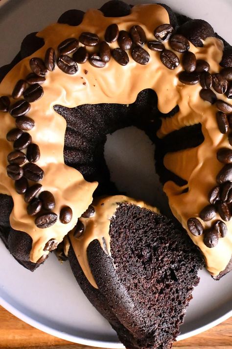 Mocha Bundt Cake Recipes, Bundt Cake Icing, Espresso Bundt Cake, Mocha Bundt Cake, Coffee Bundt Cake, Coffee Icing, Chocolate Espresso Cake, Chocolate Bundt, Chocolate Bundt Cake