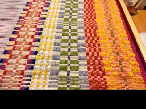 Swedish Overshot Experience Weaving Overshot Patterns, Monksbelt Weaving, Overshot Weaving Patterns, Overshot Weaving, Weave Structures, Scandinavian Quilts, Swedish Weaving Patterns, Navajo Rug, Weaving Ideas