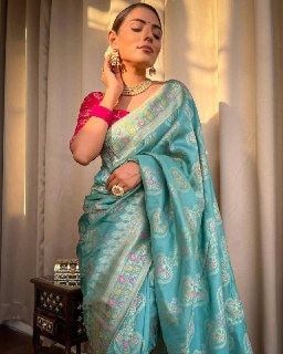 Sky Blue Saree Contrast Blouse Colour, Sky Blue Banarasi Saree, Green And Blue Saree, Saree Combination, Sky Blue Saree, Simple Lehenga, Blouse Ideas, New Saree Designs, Woman Outfit