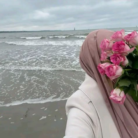 Sea Flowers, Hijabi Aesthetic, Muslimah Aesthetic, Hijabi Girl, The Ocean, Instagram Profile, My Saves, Flowers, Photography