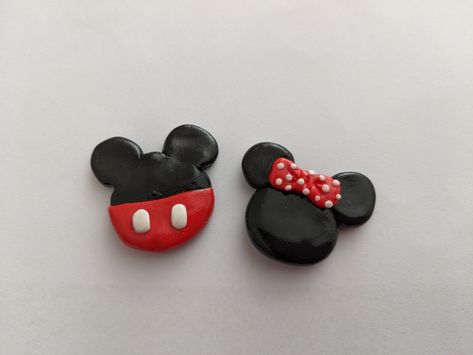 Fimo, Cute Clay Art Ideas For Boyfriend, Clay Creations For Boyfriend, Disney Polymer Clay Ideas, Disney Clay Art, Couple Clay Ideas, Disney Clay Ideas, Clay Crafts For Boyfriend, Clay Challenge