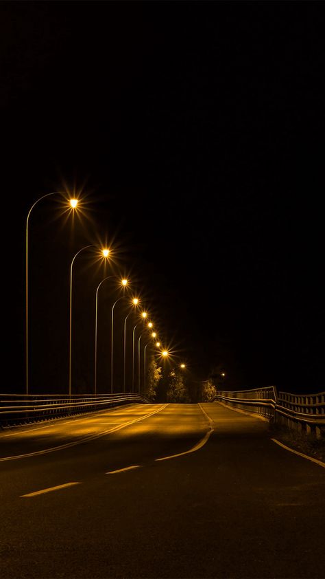 Aesthetic Street Light Wallpaper, Road Night Background, Aesthetic Night Street Photos, Street Lights At Night Wallpaper, Night Roads Aesthetic, Night Background Hd, Night Road Photography, Street Light Wallpaper, Street Lamp Aesthetic