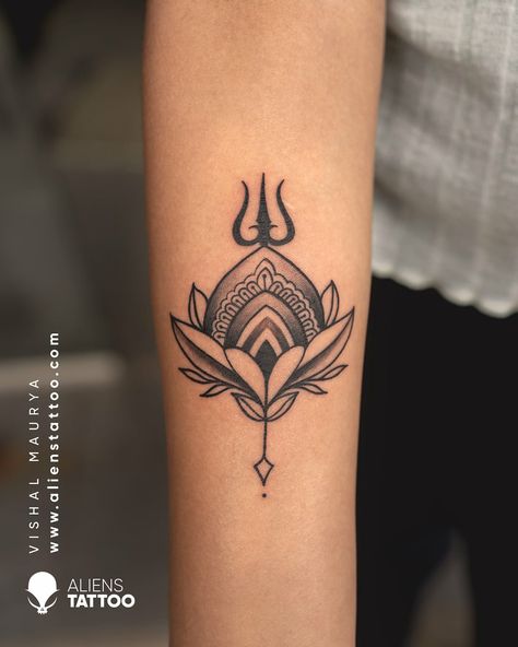 Lotus flower tattoos represent personal growth and spiritual environment. It is a significant and beautiful bloom, and there are many variations and placements to consider. Check out this amazing Lotus tattoo with Trishul by me at Aliens Tattoo India (@alienstattooindia) #religioustattoos #religious #religioustattoo #religion #indianreligion #ganesha #ganeshatattoo #inked #bodyart #tattoo #tattoos #tattoostudio #tattooartist #tattooideas #tattoos_of_instagram #artistsoninstagram #artistsofins Durga Mata Tattoos, Tattoo Mahadev Lord Shiva, Shiv Neck Tattoo, Shiva Related Tattoo Design, Mahadev Tattoo Designs For Women, Tattoo Designs Men Shiva, Lord Shiva Tattoo For Women, Short Tattoos For Men, Shiva Tattoo For Women