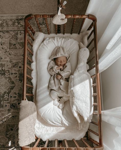 Baby In Crib, Tiny Nursery, Vintage Baby Nursery, Nursery Nook, Baby Baden, Nursery Room Design, Baby Room Inspiration, Bedroom Images, Baby Bassinet