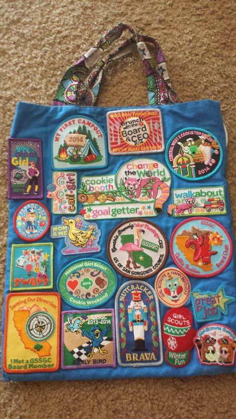 Patch Projects Ideas, What To Put Patches On, Tote Bag Patches Ideas, Ideas For Patches, How To Display Patches, Where To Put Patches, Sew On Patches Ideas, Tote Bag With Pins, Patch Display Ideas