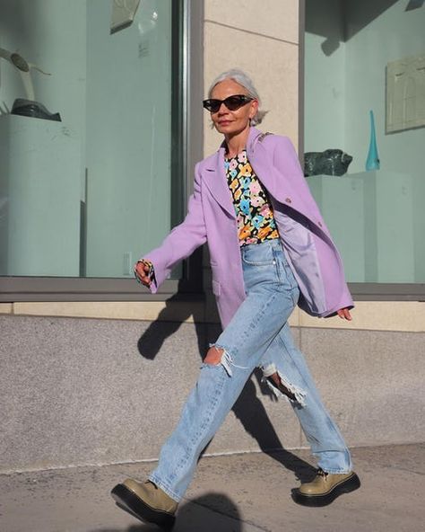 15 Stylish Women Over 50 You Should Be Following on Instagram Bright Blazer, Blue Oxford Shirt, Wife Style, Look Jean, Plain Outfits, Older Fashion, Outfit Trends, Leather Shirt, Fashion Weeks