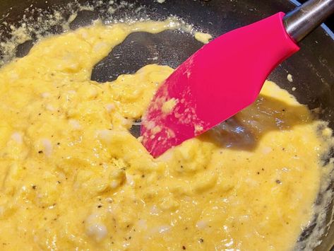 French Scrambled Eggs Recipe, How To Use Creme Fraiche, Creme Fraiche Eggs, French Style Scrambled Eggs, Recipes Using Creme Fraiche, Creme Fraiche Uses, French Scrambled Eggs, Bobby Flay Brunch, Creme Fraiche Recipe