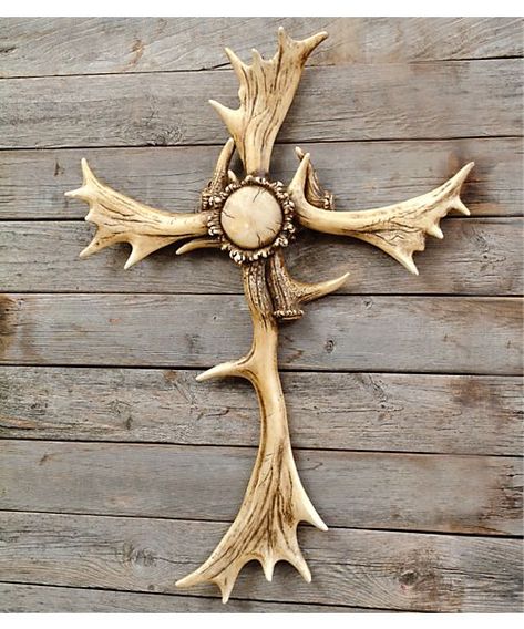 Love my cabin decor! Antler Projects, Hirsch Silhouette, Deer Antler Crafts, Antler Ideas, Deer Antler Decor, Antlers Decor, Antler Crafts, Black Forest Decor, Western Cross