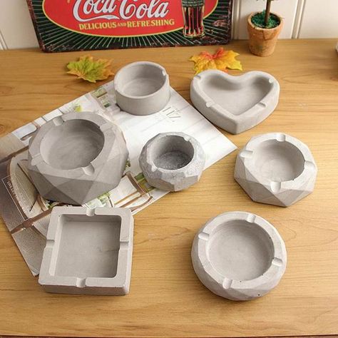 How To Make A Clay Ashtray Diy Ashtray, Cement Diy, Sculpture Art Clay, Tanah Liat, Clay Diy Projects, Diy Ceramic, Clay Crafts Air Dry, How To Make Clay, Cement Pots