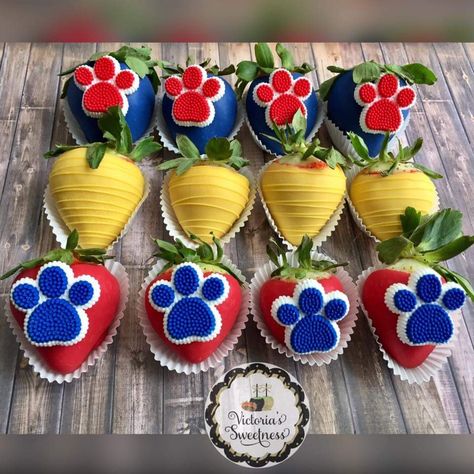 Paw Patrol Chocolate Covered Strawberries, Paw Patrol Sweet Table Ideas, Paw Patrol Birthday Treats, Paw Patrol Strawberries, Paw Patrol Party Treats, Paw Patrol Rice Crispy Treats, Paw Patrol Treat Table, Paw Patrol Treats Ideas, Paw Patrol Cake Pop