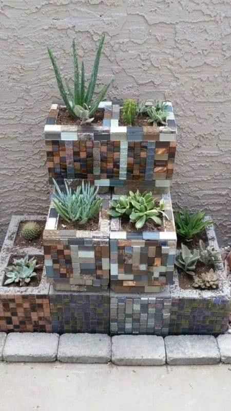 Repurpose Cinder Blocks, Cinder Block Garden Wall, Cinder Blocks Diy, Cinder Block Ideas, Cinder Block Garden, Diy Garden Patio, Cinder Blocks, Patio Garden Design, Walled Garden