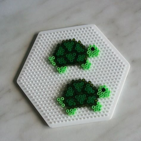 Bead Turtle, Small Turtle, Easy Perler Bead Patterns, Melty Bead Patterns, Pearl Beads Pattern, Easy Perler Beads Ideas, Fuse Bead Patterns, Hama Beads Design, Perler Bead Designs