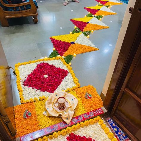 Kankupagala Decoration Idea, Sunderkand Path Decoration, Grahpravesh Decoration, Kanku Pagla Decoration At Home, Welcome Decoration Ideas Home Indian, Paper Rangoli, Pookalam Design, Simple Flower Rangoli, Flowers Rangoli