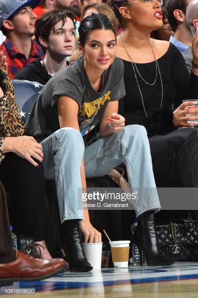 Kendall Jenner attends a game between the Toronto Raptors and Philadelphia 76ers on December 22 2018 at the Wells Fargo Center in Philadelphia... Celebrity Basketball Game, Celebrity Basketball Game Outfit, Kendall Basketball Game Outfit, Celebrity Courtside Style, Raptors Game Outfit Women, Celebrities Courtside, Casual Basketball Game Outfit, Kendall Jenner Basketball Game, Celebrity Courtside