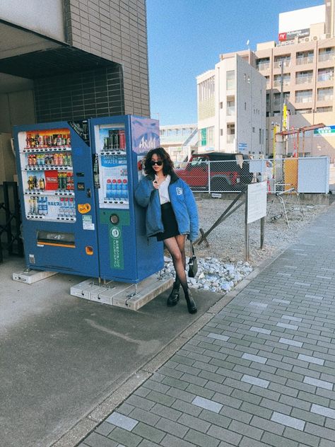 casually lying on a konbini in japan Japan Photo Inspiration, Tokyo Photoshoot Ideas, Osaka Photoshoot, Vending Machine Photoshoot, Japan Poses Photo Ideas, Tokyo Vibes Aesthetic, Konbini Aesthetic, Tokyo Photo Ideas, Pokemon Photoshoot