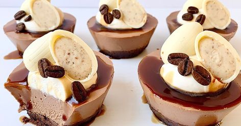 Mini espresso martini cheesecakes Mini Easter Desserts, Mini Treats, Baked Chips, Dessert Ingredients, Mini Cheesecakes, Creamy Cheesecake, Espresso Martini, Sweet Chocolate, Chocolate Hazelnut