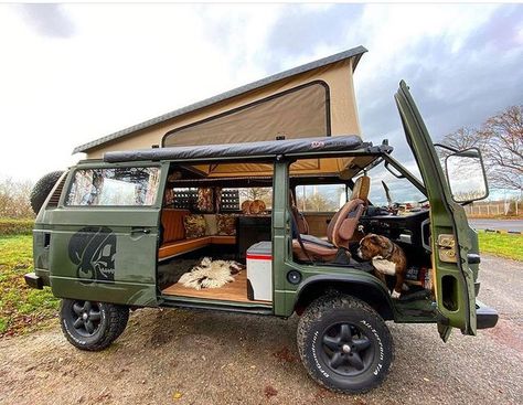 Expedition Portal on Instagram: “Is it just us who think this #vw #t3 #vanagon #syncro really hit the mark? . Credit @bus_piraten . #overland #vanlife #vanagonlife” Vw Vanagon Interior Ideas, Kombi Food Truck, Kombi Trailer, Vw T3 Camper, Kombi Clipper, Vw T3 Doka, Mini Trucks 4x4, Vw Syncro, Vw T3 Syncro