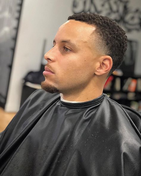 Steph with the fresh new cut 🔥🔥🔥 via @yusefwright Stephen Curry Hair, Stephen Curry Haircut, Curry Hairstyle, Taper Mohawk, Taper Fade Mohawk, Taper Fade Short Hair, Boys Hairstyles, Goatee Beard, Curly Hair Fade