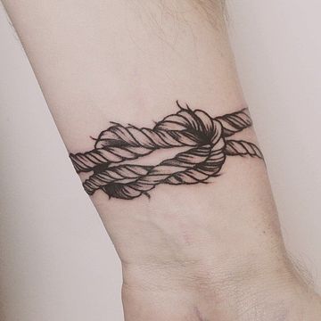 Want To Get A Tattoo? Here Are 50 Minimal Desings That You Can Consider Getting Inked Wrist Tattoos, Rope Tattoo, Simbolos Tattoo, Sailor Tattoos, Cool Wrist Tattoos, Knot Tattoo, Nautical Tattoo, Geniale Tattoos, Tattoo Feminina