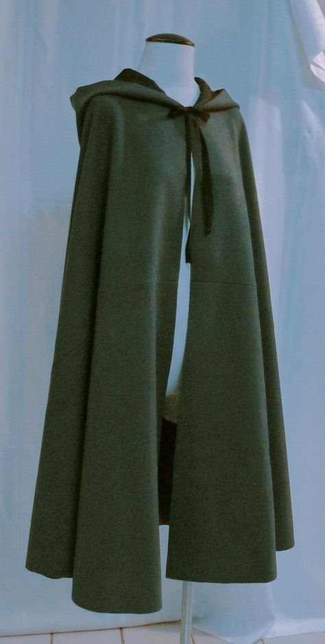 Fancy Wizard Robes, Sorcerer Clothing, Ranger Cloak, Cottagecore Dress Pattern, Green Cloak, 17th Century Dress, Medieval Cloak, Green Cape, Queen Dresses