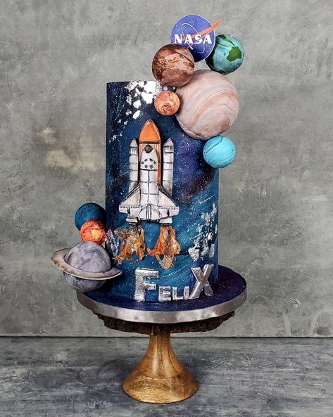 Space Cat Cake, Solar System Project Ideas, Space Theme Party Food, Space Themed Birthday Cake, Universe Cake, Space Birthday Party Food, Space Themed Desserts, Space Party Food, Rocket Ship Cakes