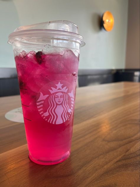 Starbucks Mango Dragonfruit Refresher, Mango Dragonfruit Refresher, Dragon Fruit Drink, Dragonfruit Refresher, Fav Drink, Pink Dragon Fruit, Cold Starbucks Drinks, Fun Summer Drinks, Healthy Starbucks