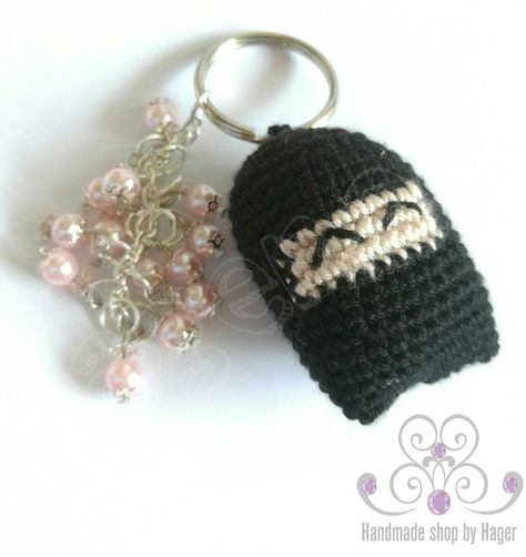 Niqab medal Amigurumi crochet ... Handmade shop by Hager Diy Artwork, Crochet Medal, Crochet Goodies, Crochet Handmade, Niqab, Diy Arts And Crafts, Handmade Shop, Diy Art, Crochet Amigurumi