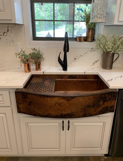 Farmhouse Sink Kitchen Black, Black Copper Kitchen Hardware, Cooper Apron Sink, Farmhouse Kitchen With Black Sink, Farmhouse Sink Cabinet Ideas, Large Farmhouse Sink Kitchen, Bronze Farmhouse Sink, Farmhouse Sink Colors, Rustic Kitchen Sink Ideas Farmhouse