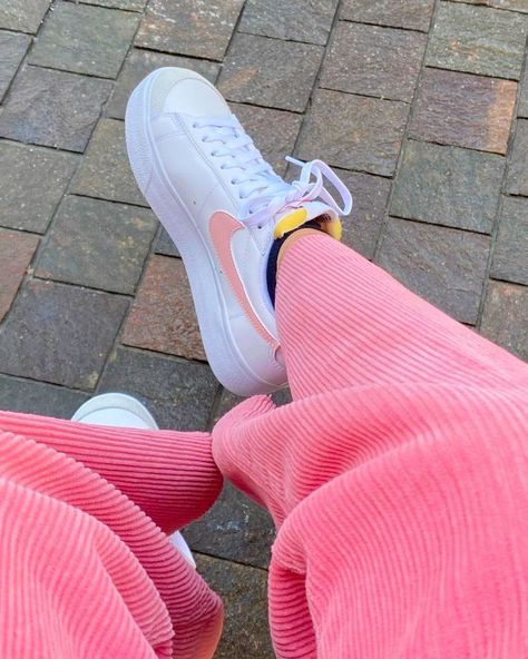 Skateboarding Outfits, Sneakers Wishlist, Nike Blazer Low, Shoes Heels Classy, Blazer Low, Heels Classy, Pink Nike, Pink Nikes, Swag Shoes