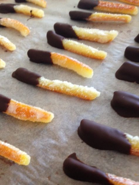 Candied Orange Peel Recipe, Candied Orange Peels, Christmas Snack Mix, Candied Orange, Orange Peels, Chocolate Spoons, Candied Orange Peel, Orange Candy, Fruity Desserts