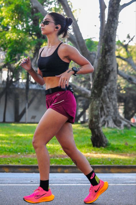 Runners Outfit Women, Marathon Outfit Women, Sporty Girl Aesthetic, Cute Running Outfit, Runners Outfit, Running Goals, Running Outfit, Running Club, Runner Girl