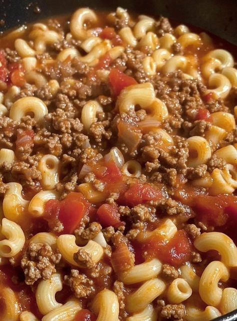 Health meal, low carbs meals, keto meal Macaroni Hamburger Goulash, Easy Things To Cook With Ground Beef, Old Fashion Goulash Recipes Easy, Grandma’s Goulash, Macaroni Goulash Beef, One Pot American Goulash, Ground Beef Recipes Noodles, Moms Goulash Recipe, Hamburger Goolosh