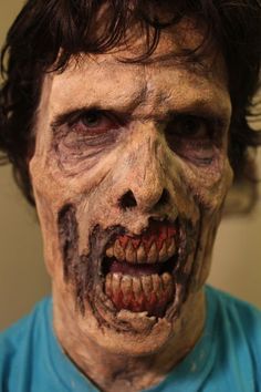 Awesome tutorial sight to show you how to do Zombie Makeup/Halloween makeup. Gory Halloween Makeup, Scary Halloween Makeup Ideas, Scary Halloween Makeup, Makeup Zombie, Movie Makeup, Halloween Makeup Ideas, Zombie Walk, Cool Halloween Makeup, Special Fx Makeup