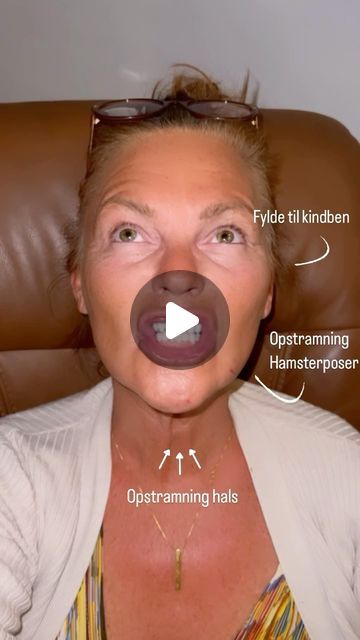 Jeanne Adelsten on Instagram: "Jeps… her får du lige en effektiv øvelse, som klarer hele 3 områder på ‘en gang 💪💜 …. Få et helt naturligt ansigtsløft UDEN kirurgi og kemi. Alle ved det kræver motion, hvis kroppen skal opstrammes … men ikke ret mange ved at det samme gælder muskulaturen i dit ansigt 😜. FaceFIT er et veldokumenteret ONLINE træningsprogram til ansigt og hals. Synligt resultat allerede efter 4 uger, ved blot 10 minutters daglig træning. Hele dit ansigt og hals får et naturligt løft, færre rynker og ikke mindst en smuk uimodståelig glød. Programmet består af: FaceYoga Muskeltræning: Træner og styrker dine muskler under huden og under eventuelle rynker, så huden opstrammes og rynker fyldes op af muskelmasse indefra. Lymfedrænage & Collagen-fremmende massage: En vigtig af Face Lifting, Massage, Motion, Cream, On Instagram, Instagram