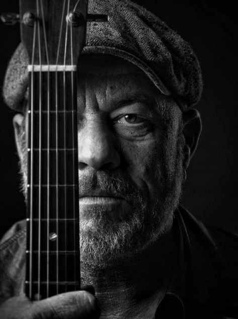 guitar poses Musician Photography Outdoor, Man Guitar Photography, Photoshoot Ideas For Musicians, Portrait With Guitar, Man With Guitar Photography, Musician Headshots Portraits, Male Musician Photoshoot, Musician Portrait Photography, Photoshoot With Guitar