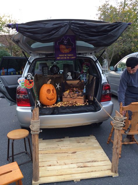 Trunk or treat pirate theme Goonies Trunk Or Treat, Pirate Trunk Or Treat Ideas For Cars, Ship Trunk Or Treat, Pirate Ship Trunk Or Treat, Pirate Trunk Or Treat, Pirates Decor, Diy Pirate Ship, Trunker Treat Ideas, Pirate Ideas